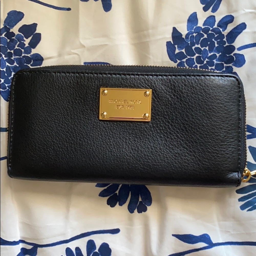Michael Kors (MK) + Wallet - Picture 6 of 7